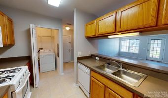 2785 S Knightsbridge Cir, Ann Arbor, MI 48105