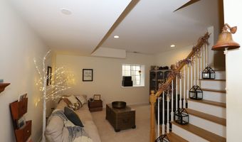 70 Woodcrest Ln 70, Danbury, CT 06810