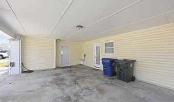 102 W Dobbs St, Atlantic Beach, NC 28512