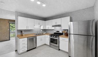 1003 Pocono Trl, Ballwin, MO 63021