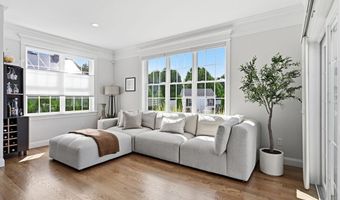 112 Farmington Cir, Agawam, MA 01030