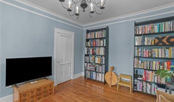 671 County Rd, Barrington, RI 02806