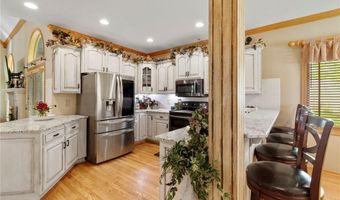 15733 Pine Cir, Basehor, KS 66007