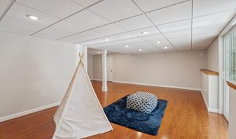 60 Lady Slipper Ln, Chester, NH 03036