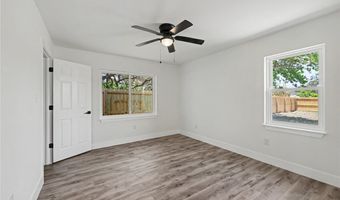 612 S 9th St, Aransas Pass, TX 78336
