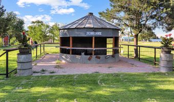105 E Matador Dr, Adrian, TX 79001