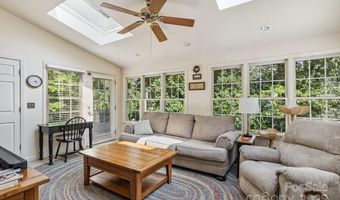 2 Westminster Dr, Asheville, NC 28804