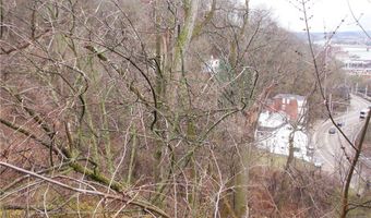 3 9 15 18 Roanoke St, Airville, PA 15203