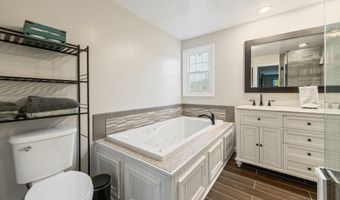 27 S Pond Cir, Cheshire, CT 06410