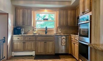 693 Edgewater Dr, Amherst, NY 14228