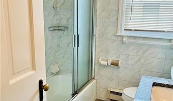 74 Leslie St, Cranston, RI 02910