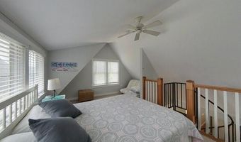 25 Warren Ave, Middletown, RI 02842