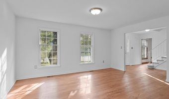 8223 TREEBROOKE Ln, Alexandria, VA 22308