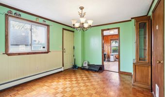 29 Griffing Ave, Danbury, CT 06810