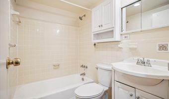 6631 WAKEFIELD Dr 319, Alexandria, VA 22307