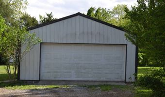 135 E Pine St, Albion, IL 62806