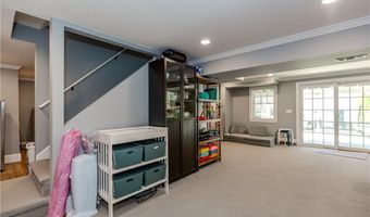 50 Searle Ave, Cranston, RI 02920