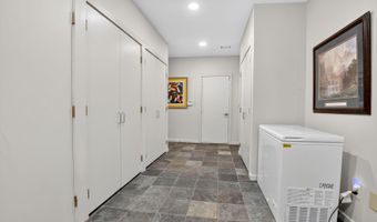 9209 VENDOME Dr, Bethesda, MD 20817