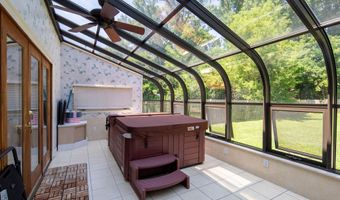 51 Aspen Cir, Albany, NY 12208