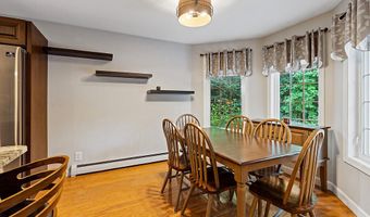5 Little Village Ln, Belgrade, ME 04917