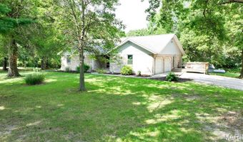 5557 Schuetz Ln, Alhambra, IL 62001