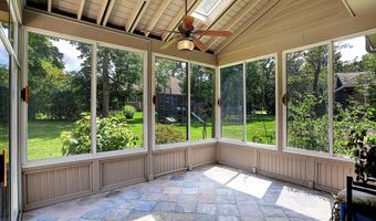 9015 Admirals Pointe Dr, Indianapolis, IN 46236