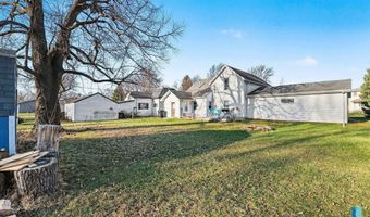 208 S 3rd St, Beresford, SD 57004