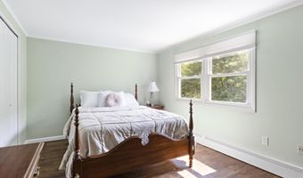 140 Idlebrook Ln, Aberdeen, NJ 07747