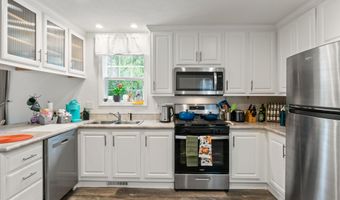 4 Clover Corner Ln, Augusta, ME 04330
