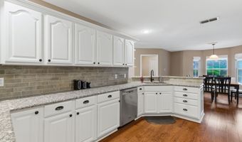 7512 Woodland Dr, Alvarado, TX 76009