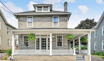 33 S 11TH St, Akron, PA 17501