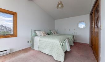18 Beach Row, Narragansett, RI 02879