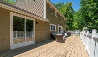 78 Hitching Post Ln, Bedford, NH 03110