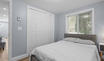 137 Overlook Dr, Warwick, RI 02818
