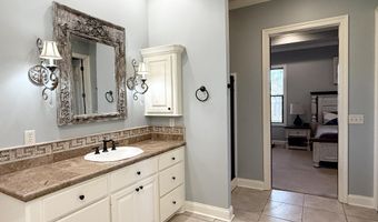 217 Meadowlands Dr, Brandon, MS 39047