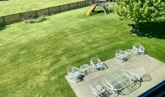 1056 Deertrail Ct, Antioch, IL 60002