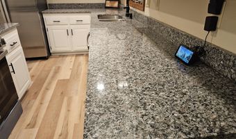 806 E Springfield St, Aurora, MO 65605