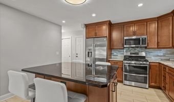 725 N Vista Dr, Algonquin, IL 60102