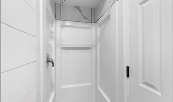 794 Robinhood Dr, Aurora, OH 44202