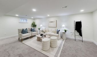6410 WINNEPEG Rd, Bethesda, MD 20817