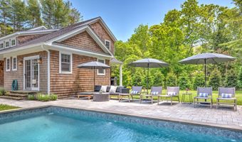 97 Oak Ln, Amagansett, NY 11937