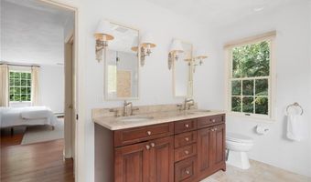 215 Watch Hill Dr, East Greenwich, RI 02818