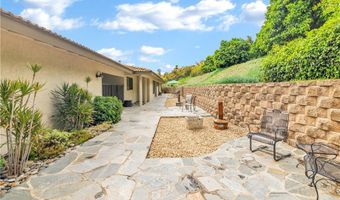 735 Del Valle Dr, Fallbrook, CA 92028