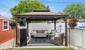 15823 Rose Dr, Allen Park, MI 48101