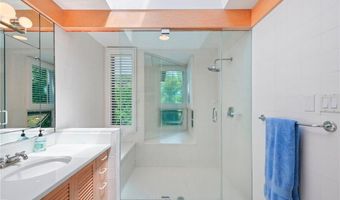 275 Boston Neck Rd, Narragansett, RI 02882