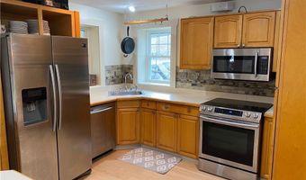 32 Wilbur Rd, Lincoln, RI 02865