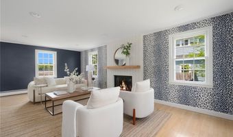 45 Meadowbrook Dr, Barrington, RI 02806