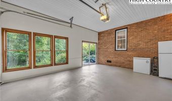 317 Dillard Dr, Jefferson, NC 28640