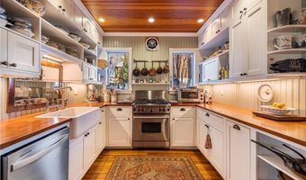 41 Walcott Ave, Jamestown, RI 02835