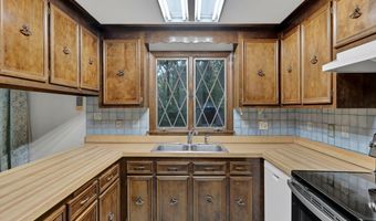 70 Smith Ln, Burlington, CT 06013